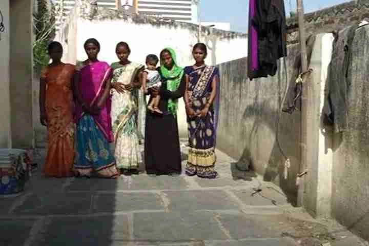 Children in traditional Indian attire