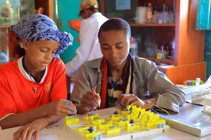 kids working in lab