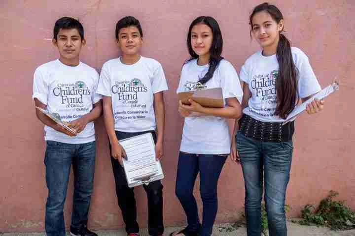 young adults volunteer